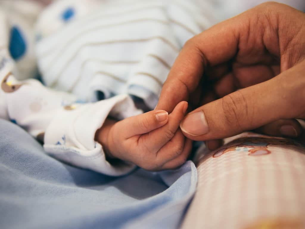 Pasgeboren zoontje ziek door gbs bacterie zwangerschap - Mama's Meisje blog
