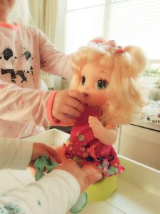 Review Baby Alive Plas en Dans Babypop speelgoed - Mama's Meisje Blog
