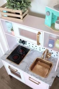 Ikea duktig keukentje speelgoedkeukentje pimpen gepimpt roze zwart wit goud accessoires speelgoed kind mini chef voorbeeld ideeën tips inspiratie - Mama's Meisje blog