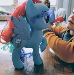 Uitgelichte afbeelding Zingende Rainbow Dash My Little Pony Hasbro speelgoed - Mama's Meisje blog