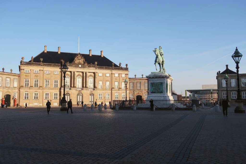 Stedentrip Kopenhagen Amalienborg paleis koninklijke familie Denemarken - Mama's Meisje blog