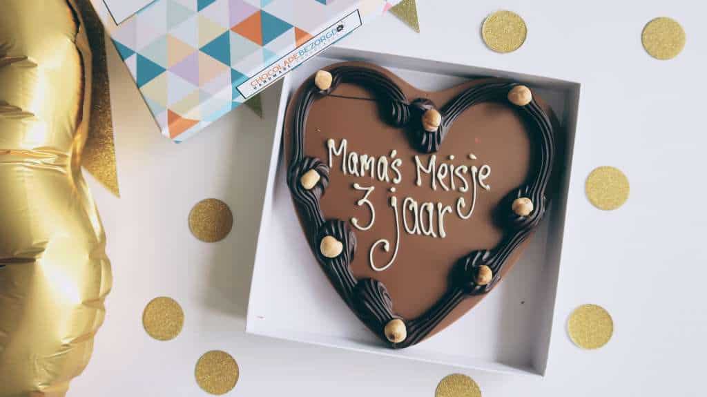 Chocolade cadeau hart met eigen tekst chocoladebezorgd.nl - Mama's Meisje blog